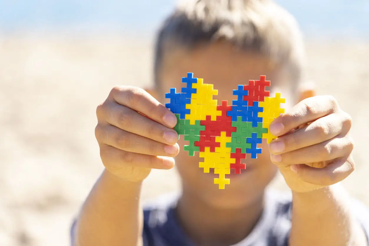Otizm Nedir? Otizm Spektrum Belirtileri Nelerdir?